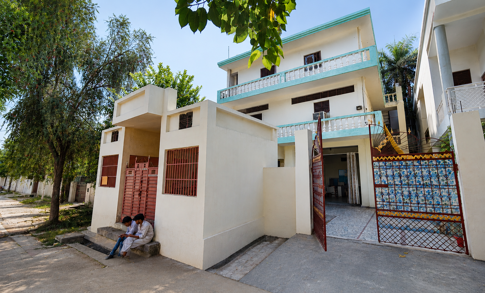 Nitin PG Boys Hostel building in Aliganj Lucknow